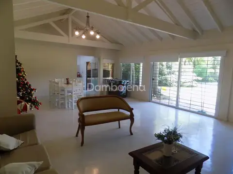 Casa en Venta en Francisco Alvarez, USD 198.000