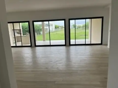 Old Man 704, Panamericana km. 54 1630, 700