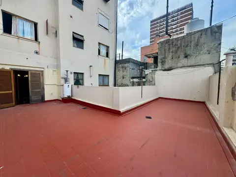 Departamento de dos ambientes en venta con terraza propia - Balvanera