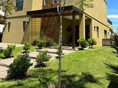 Boulevard Los Castaños 300