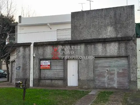 Venta casa 3 amb. luminosa con local sobre esquina. Quilmes Oeste. Residencial muy buena ubicacion. NUEVO VALOR