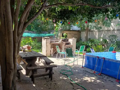 CASA EN EXCELENTE ZONA DE BARRIO JARDÍN!