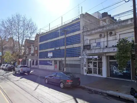 Avenida Hipólito Yrigoyen e/ Olavarría y 25 de Mayo