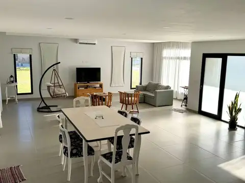 Casa en venta 4 amb. Lagoon