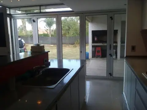 Casa 2 ambientes con 1 baño