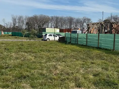 Village Plaza, Bella Vista 100