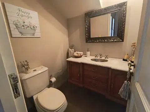 Casa 5 ambientes con 2 baños