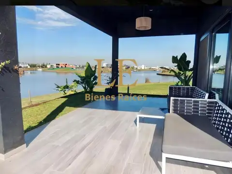 Casa en Venta con 5 cocheras
