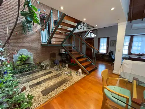 Casa 5 ambientes con 3 baños