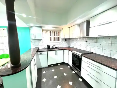 Casa 5 ambientes con 3 baños