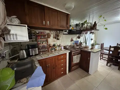 Casa 10 ambientes con 2 baños