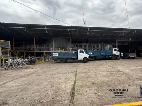 Venta con renta de galpón industrial inmejorable ubicación en Villa Granaderos, San Martín