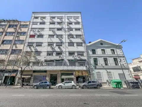 Venta de Depto. de 2  amb c/ dep. y patio. Parque Patricios.