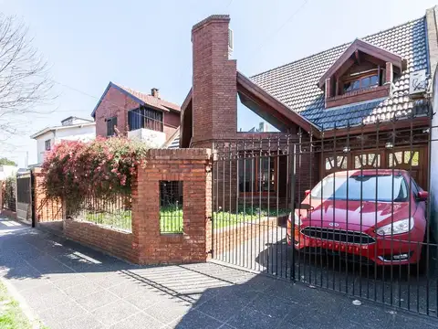 CASA EN VENTA 5 AMBIENTES CON PARQUE EN TEMPERLEY