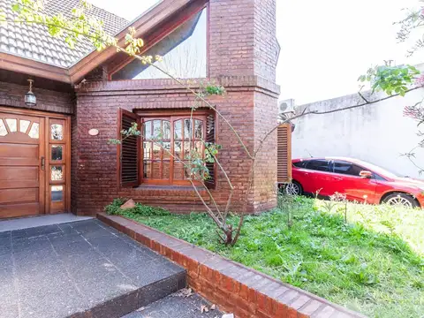 Casa 5 ambientes con 3 baños