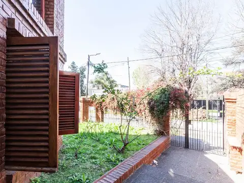 Casa en Venta con 6 cocheras