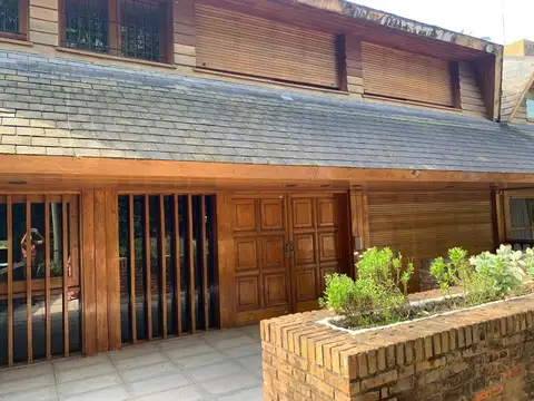 Casa 5 ambientes con 3 baños