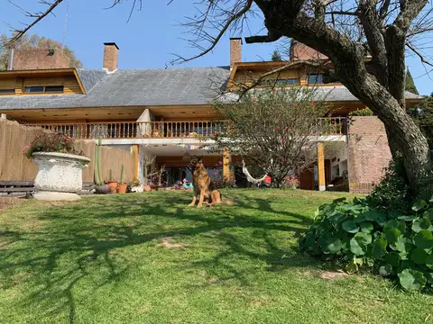 Casa en Venta con 3 cocheras