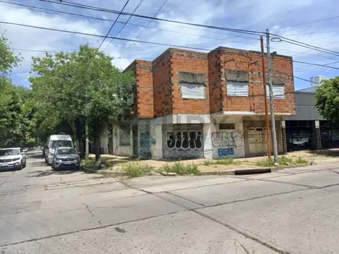 20 esquina 56. VENTA LOCAL COMERCIAL EN ESQUINA. ZONA PLAZA ISLAS MALVINAS.