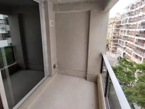 San Juan 536, departamento 1 dormitorio, 57 m2, balcón al frente.