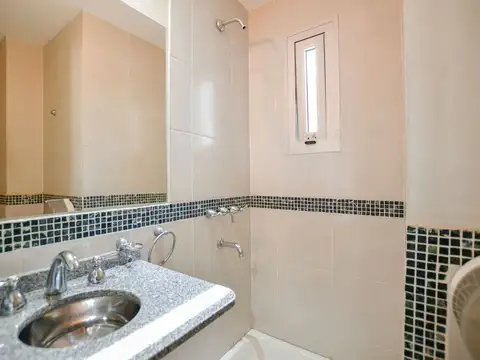 Calle 48 entre 1 y 2 300