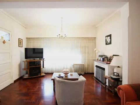 Entre Ríos al 1100 entre Azcuénaga y Castelli