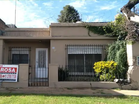 Casa 3 amb + galpón - Villa Ballester