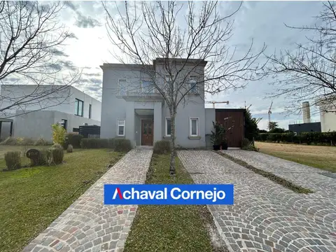 VENTA casa en ARAUCARIAS, PUERTOS (3 dormitorios, dependencia, pileta y jardin de invierno)