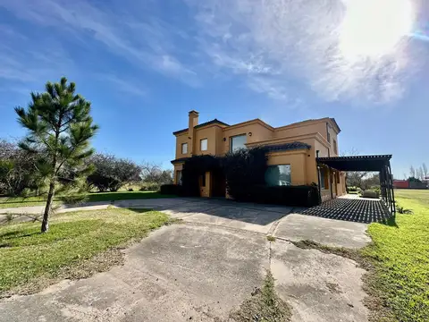 Casa 6 ambientes con 2 baños