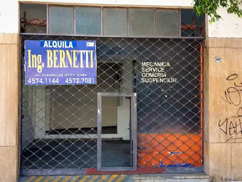 Local sobre Av. Nazca - Muy buena ubicación -