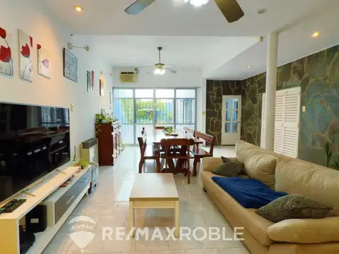 Casa venta La Plata 3 dormitorios, patio, cochera