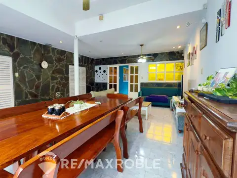 Casa 4 ambientes con 2 baños