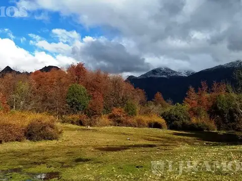 151 ha sobre río. El Bolsón, Río Negro