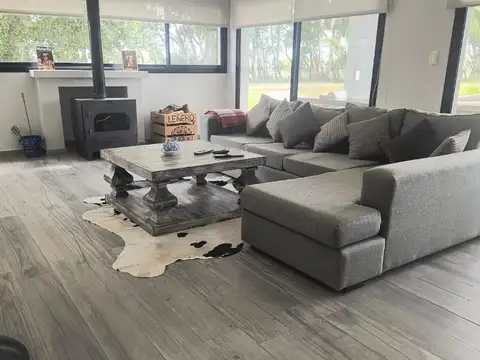 Espectacular Casa 6 ambientes en Puerto Chascomús.