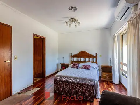 Casa en Venta con 3 cocheras