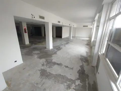 EXCELENTE OFICINA EN VENTA- PLANTA LIBRE.- UNICO PISO