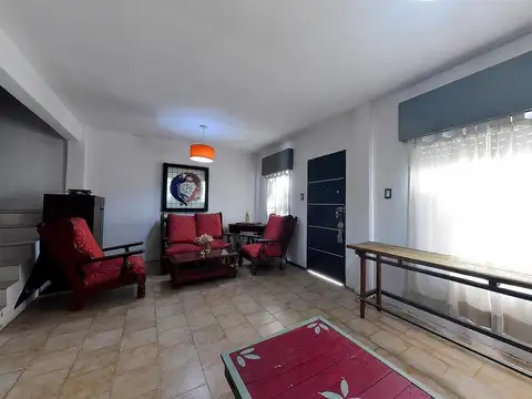 Casa 5 ambientes con 1 baño