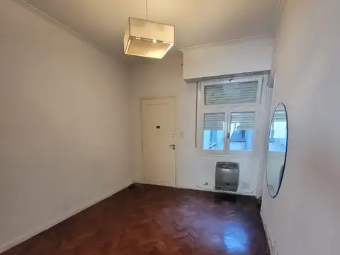 Emilio Mitre y Av Alberdi ..Excelente 2 amb x escalera! Muy Luminoso