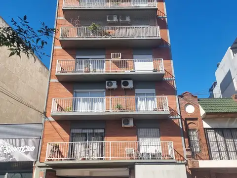 PALERMO SOHO 3 Ambientes c/baulera, piso alto a la calle. APTO CRÉDITO.  Luz y sol. Vista muy abierta, Muy buen dpto.-