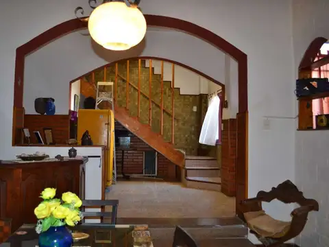 Casa 5 ambientes con 2 baños