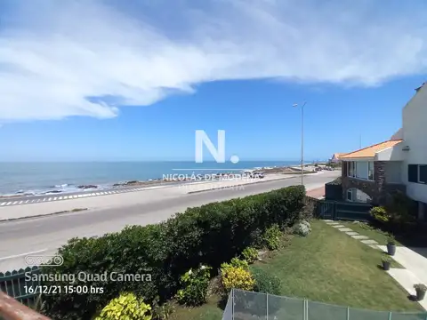 Casa 6 ambientes con 4 baños