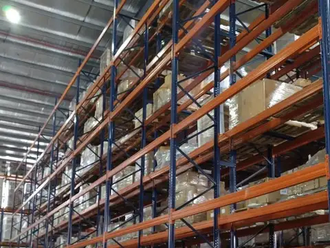 NAVE EN CENTRO LOGISTICO en GARIN -Tierra del Fuego  al 2400