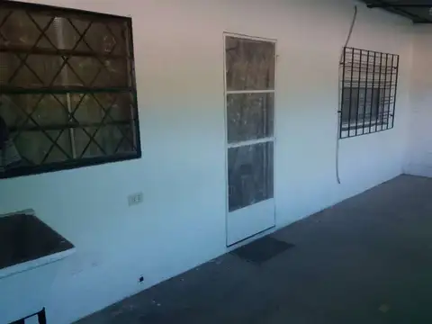 Muy buena casa americana dos dormitorios . Cerca Séptima Brigada Aérea de Moreno