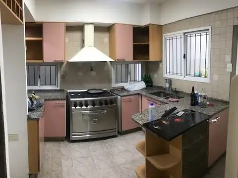 Casa 5 ambientes con 3 baños
