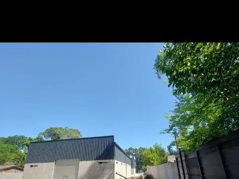 Imponente Galpon Industrial  a estrenar con Oficinas (700 mtrs2)