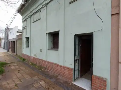 Casa en venta en Mercedes con dos dormitorios, luminosa y excelente ubicación