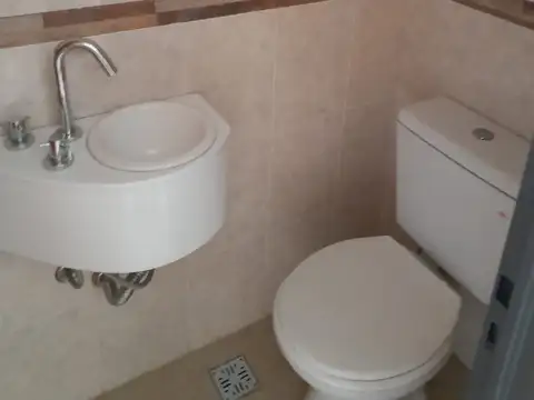 Depto Tipo Casa 4 ambientes con 4 baños