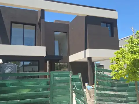 Casa  en Venta en Araucarias, Puertos, Escobar