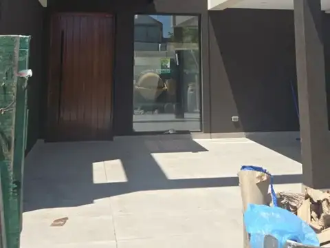 Casa 5 ambientes con 4 baños