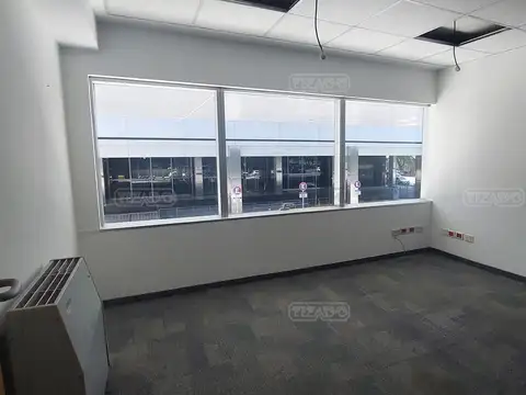 Oficina en Alquiler con 2 cocheras